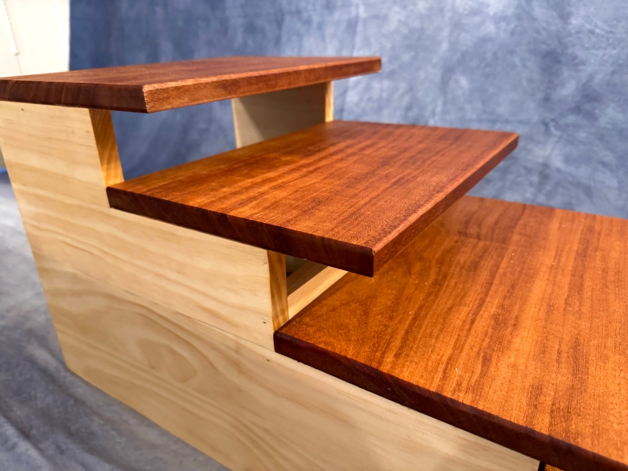 Five Dogs Elevated Pet Steps – Handcrafted Wooden Mahogany & Pine Pet Stairs – Stylish & Durable Steps for Dogs, Cats & Small Pets
