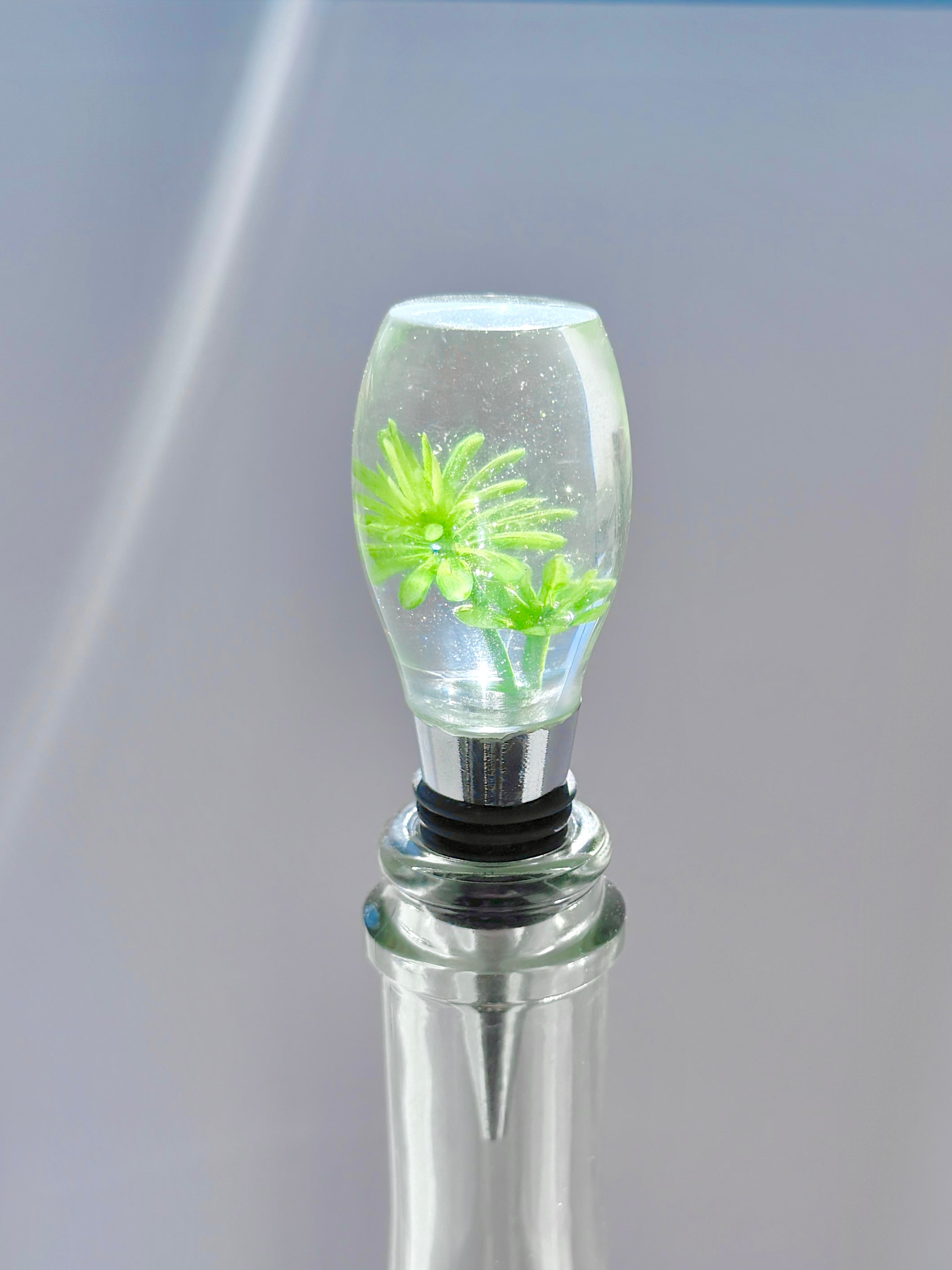 Handmade Green Flower Resin Wine Stopper, Botanical Bloom Design, Gift Boxed